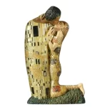 Reproduction en statue de l’œuvre de Gustav Klimt en résine entièrement peinte à la main: Le Baiser www.boutiquestgermain.com