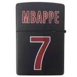 Vue de face du briquet. NE LOUPEZ PAS CE COLLECTOR : Zippo PSG Mbappe ne produit plus la license PSG / Paris Saint Germain alors dépéchez vous | Livraison GRATUITE.