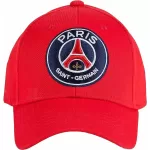 Image de face de la Casquette du Paris Saint-Germain / PSG arborant les couleurs emblématiques du club, Avec le logo du club en évidence. Ajustable pour un style élégant et décontracté. Disponible en différents coloris. Symbole de l'engagement envers l'équipe du Paris Saint-Germain. www.boutiquestgermain.com